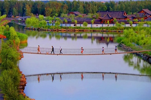 旅游业发展的优越条件 9ud8w7lwutt3xu8.jpg