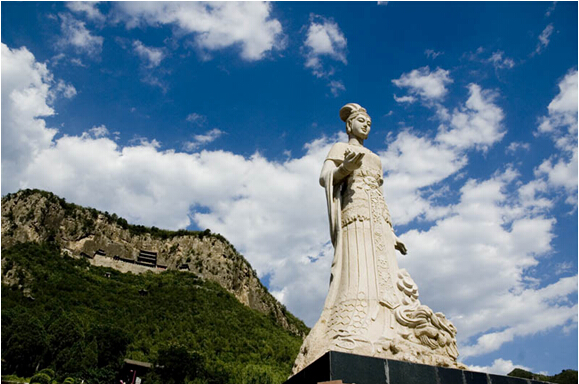 娲皇宫是我国**,**的奉祀上古天神女娲氏的地方,被誉为"华夏祖庙",为