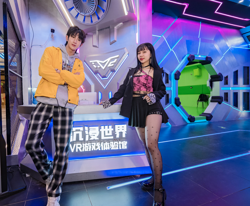 变身《蚁人》《奥特曼》《头号玩家》，它有望成为Z世代的“录像厅”
