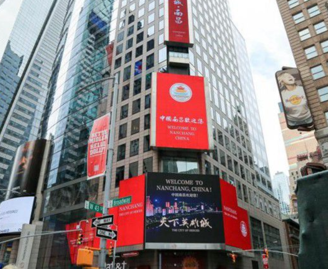 三个90后，在街头激情高歌《我的祖国》——巅峰助力天下英雄城“闪亮”世界，献礼建军90周年